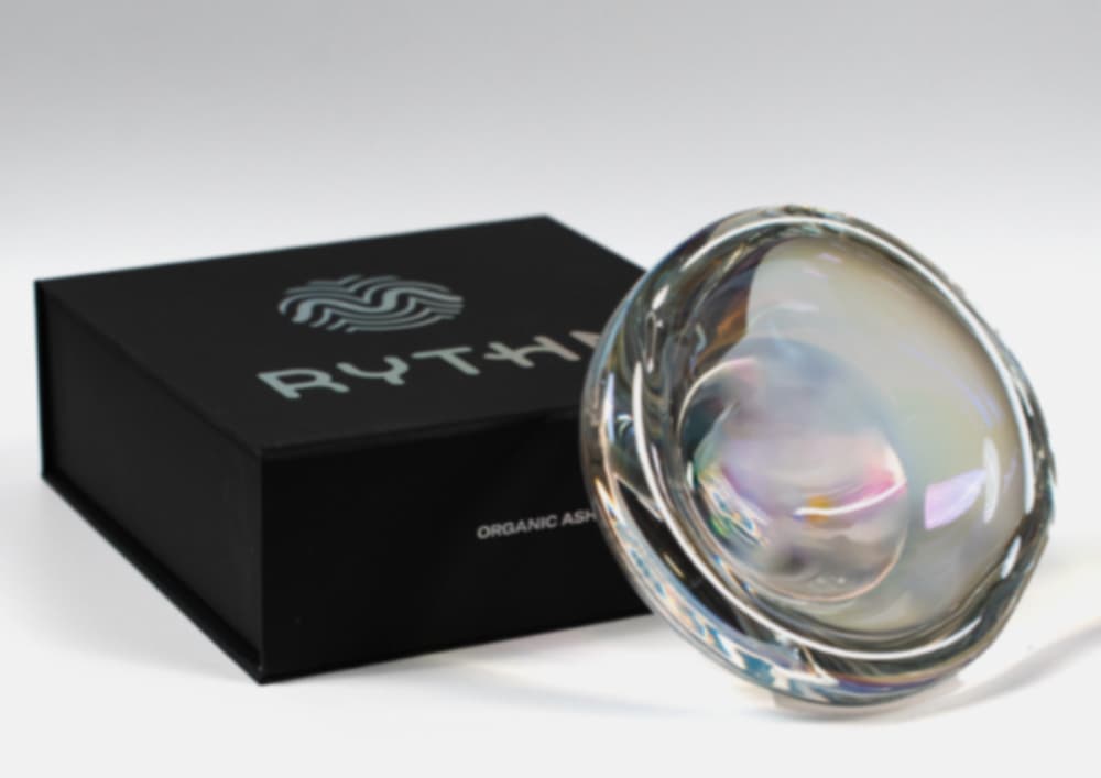 RYTHM – Organic Glass Ashtray - Clear/Iridescent